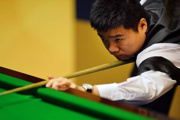 队的中场带 队的中场带